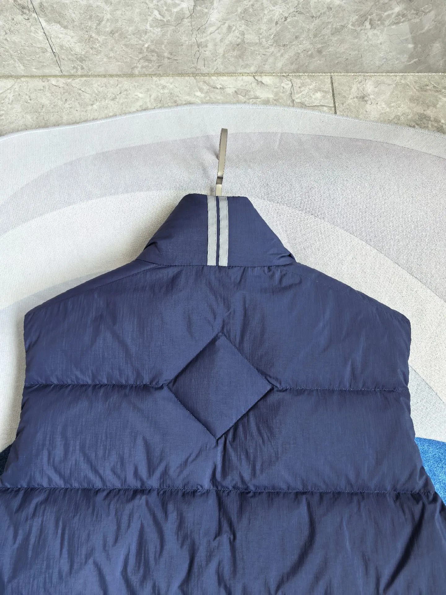 Style number: Y MB style Crofton men's black label down vest. This vest is lightweight and easy to fold and store, making it an ideal travel companion. This piece is made from sustainable materials and treated to be water-repellent, making it Wear-Resistant. Features zippered hand pockets lined with tricot. Color: Dark Blue Size: S M L XL XXL